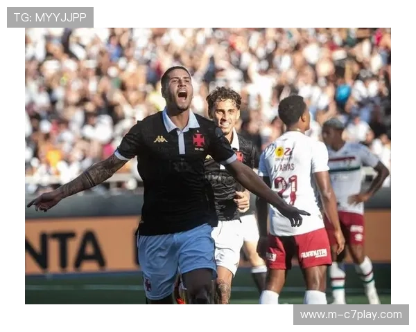 巴西国际主帅调整阵型,尝试三后卫应对客场困境